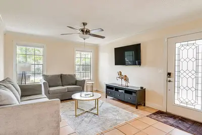 Image de 4 Mi to Busch Gardens: Lovely Tampa Home!