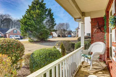 Image de Cozy Buford Home w\/ Piano ~ Mins to Lake Lanier!