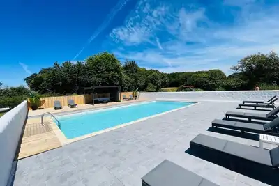 Image de Family friendly gîte set in idyllic countryside w\/games barn + 12x6m pool