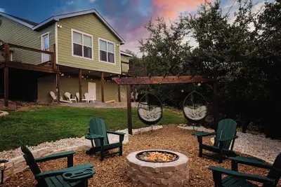 Image de Gorgeous Home: Fire Pit & Outdoor Play Zone, Game Room, Views, 3 Mins to Lake
