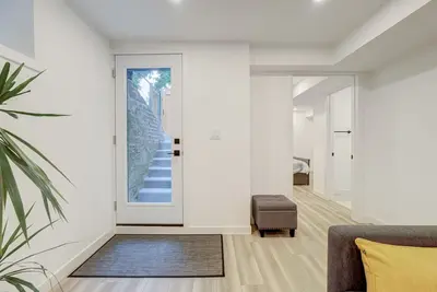 Image de Cozy Guest Suite in Leslieville