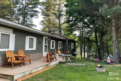 Image de Waterfront Cottage - Clear Lake Starlink internet Crown Land Great Hike Fishing