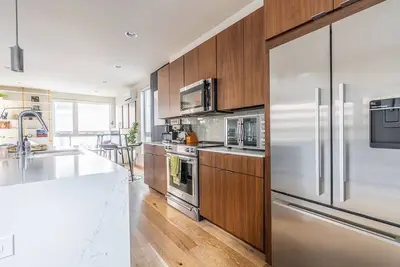 Image de 4br Eastlake Townhouse w\/ Spectacular View Amazing Roofdeck