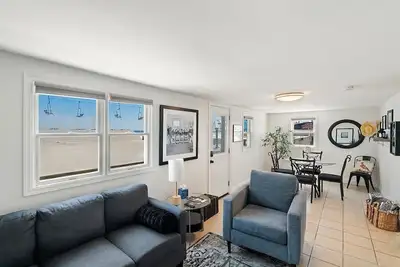 Image de Oceanfront Escape Just Steps to Beach & Boardwalk with 4 beach badges 2 car park