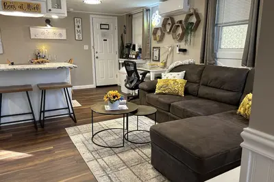 Image de The Hive: A Honeybee-Themed Retreat. Wi-fi, Video Games, Ev Charger, Garden View