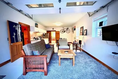 Image de Joe's Bike Shop w/ Garage and Ev Charging