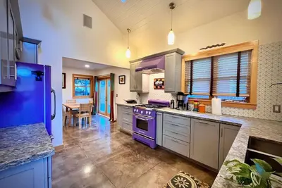 Image de Unique Downtown Cottage - Modern & Peaceful