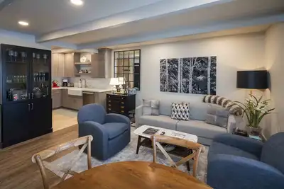 Image de Luxurious Remodel- Walking Distance & Resort Pool Access