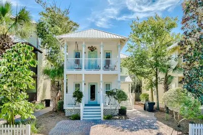 Image de Roomy Ocean Cottage, 2 min to the Beach ~ Pool ~ Bbq ~ Beach Gear ~ Bikes