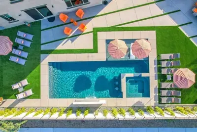 Image de The Element - Foot Pool, Pickle Ball, Mini Golf