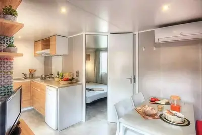 Image de Mobil-home | Comfort | 1 Ch. | 2 pers. | Terrasse surélevée | A/C | Tv