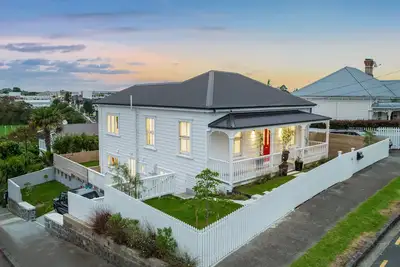 Image de Luxurious 5 Bed Grey Lynn House - Special Deal September -30%  Central Auckland.