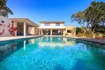 Image de Très belle villa avec piscine dans un domaine privé