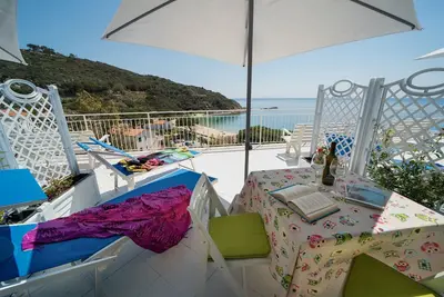 Image de Appartement \"Le Sirene Mono 8\" avec terrasse partagée, Wi-Fi et climatisation
