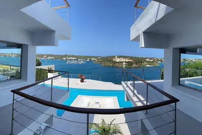 Image de Villa 'Hastinapura' avec vue sur la mer, piscine privée et Wi-Fi
