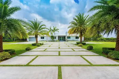 Image de Casa Paradiso - Beautiful 1. 5 Acre Modern Paradise