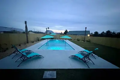 Image de The \"Crabby Hunter\" Is A New Home W/Gulf Views, Private Pool & Option To Rent Golf Cart!