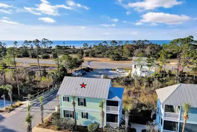 Image de \"Bay Watch\" Is A 2bd Immaculate Cottage W/Bay Views, 2 Community Pools! Pet Friendly!