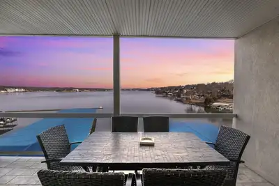 Image de Nautical-Inspired Lakefront Unit w/ Awesome Views
