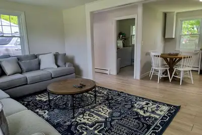 Image de Beachy Summer Retreat - 3br Newly Renovated and  Centrally Located!