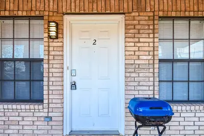Image de Best Value Family-sized 2-bed 1-bath comfortable and centrally located apartment