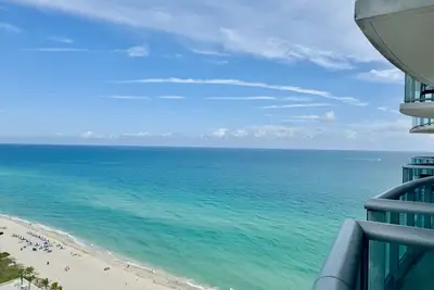 Image de Ocean-view Condo Hotel Marenas Resort  near Aventura Mall.