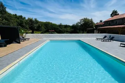 Image de Perfect spacious country retreat with large pool and activity barn