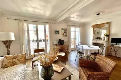 Image de Paris montmartre : apt chaleureux avec balcon
