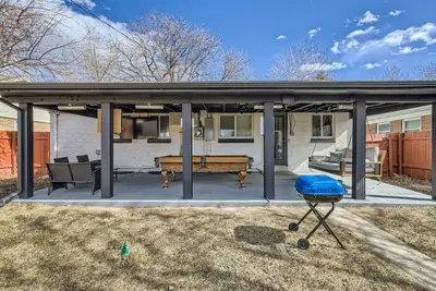 Image de Basement Guest Suite I Pool Table I Hot Tub I Tv