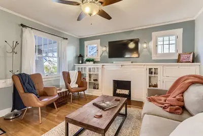 2bd 2ba Highlands Bungalow I Fire pit I Backyard