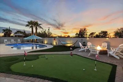 Image de Private Pickleball, B-Ball, Putt, Pool, Spa, Grill
