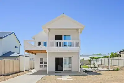 Image de The White House ~ Sellicks Beach - Welcome to The White House, a touch of serenity & style in the heart of Sellicks Beach