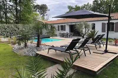 Image de Maison en bord de mer avec piscine sécurisée, proche des plages