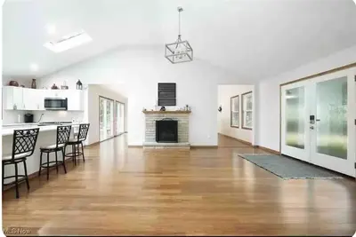Image de Cozy house in Medina Close 71\/77\/271 close hinckley park and shopping.