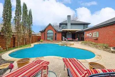Image de Dfw Getaway - 4 Bedrooms, Pool Oasis, Media Room