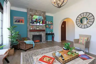 Image de Trendy and Artsy Home 10 mins. drive to Disneyland