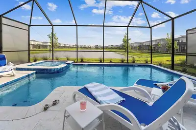Image de The Astonishing | New villa w unreal superhero & toy themed BRs - near top parks