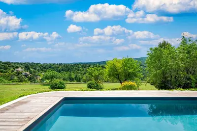 Image de Location de village pour 4 personnes avec piscine chauffée et vue sur le Luberon
