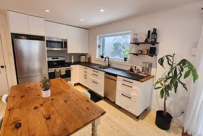 Image de Cozy house perfectly located in the village, perfect getaway for couples.