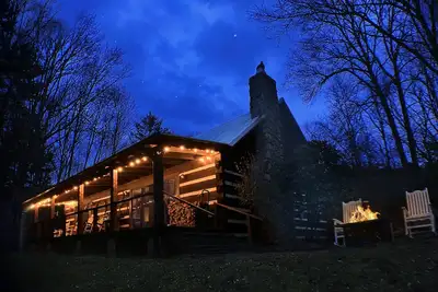 Image de King of The Hill Cabin minutes from the slopes, fishing & shopping in Boone area
