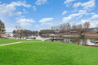 Image de Large Family Lake House