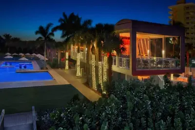 Image de Marriott Crystal Shores Resort Marco Island with Gulf Front View on the Beach! \n