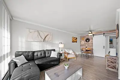 Image de Stylish cozy 1 Bedroom Apartment in Ferndale Mi