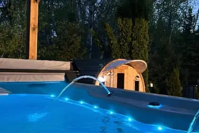 Image de Chic 2b Oasis Retreat, Giant Hot Tub & Sauna Bliss