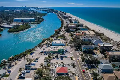 Image de New Listing Enjoy our Aqua Beach Suite 2 bedroom walk to Beach