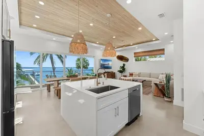 Image de Luxury River front Home/Resort steps to the Beach\n\n