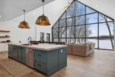 Image de Luxury Lakefront Cabin Retreat in Madison Lake Mn Sleeps 20 2 secluded acres