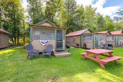 Image de Gorgeous Escape, Steps Away from Fourth Lake at Stiefvater's Lakeside Cottages