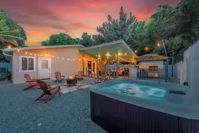 Image de Hot Tub + Dogs Allowed + Fire Pit + MegaChess