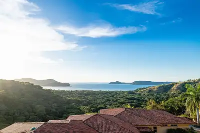 Image de New Listing! Well appointed 3 bedroom Condo with Expansive Ocean Views
